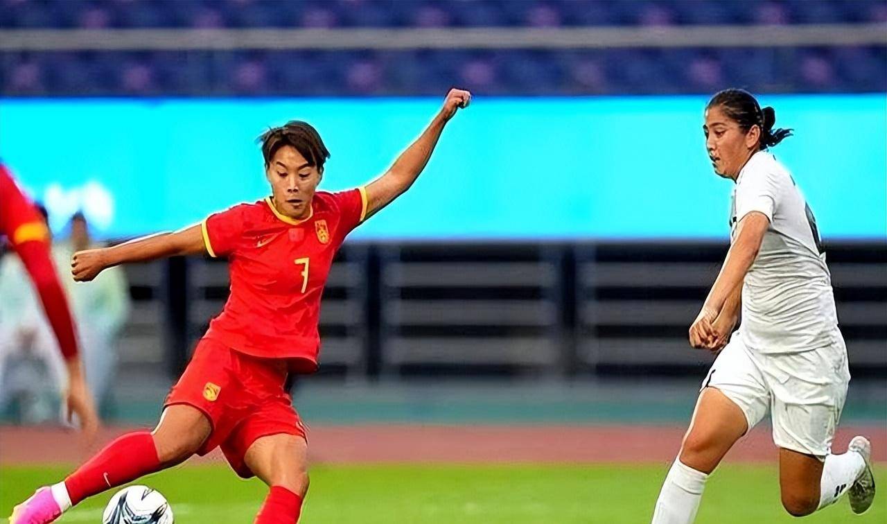 穿越困难，中国女足再次登上巅峰