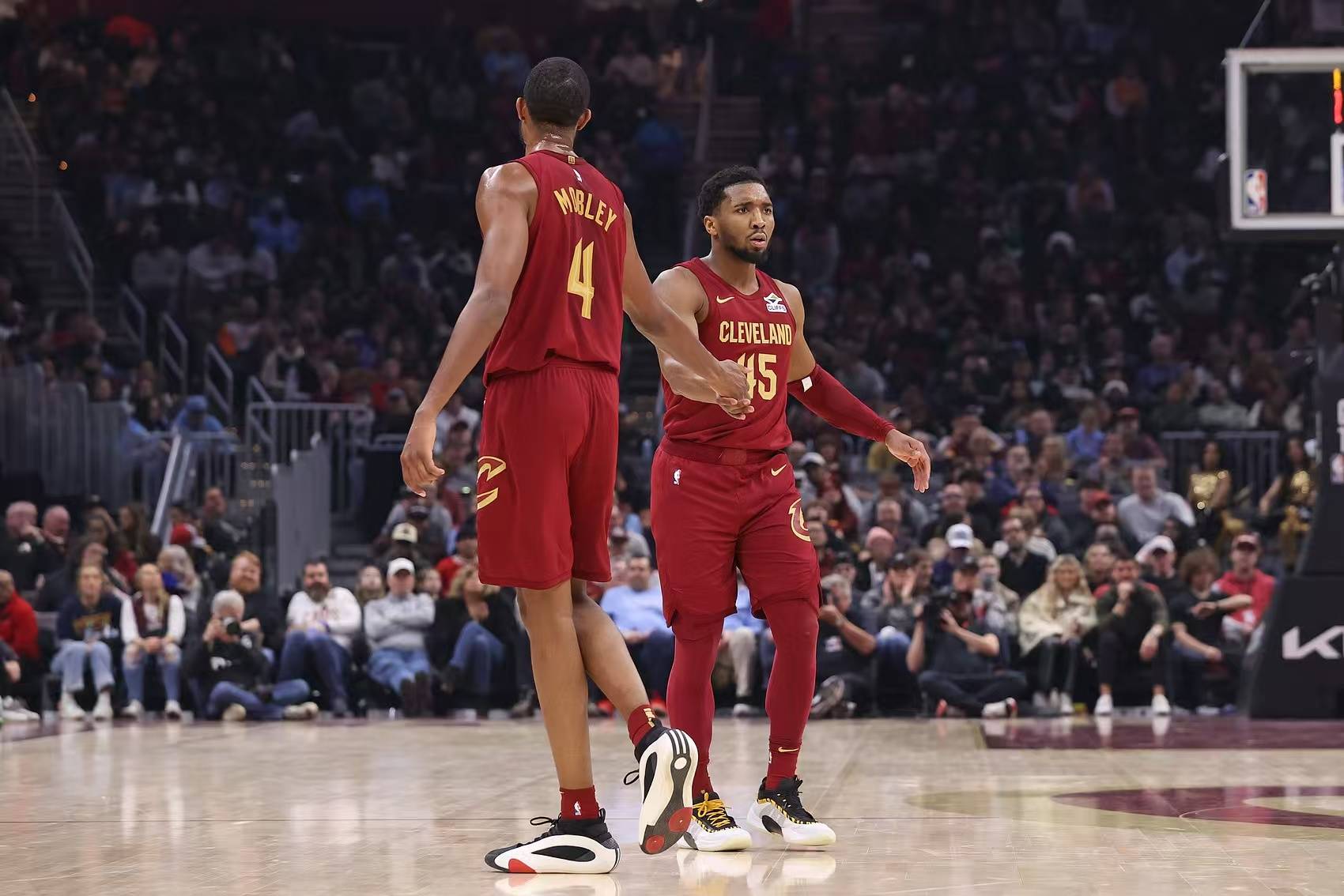 骑士队取得地区赛首胜，东部区资格赛继续进行