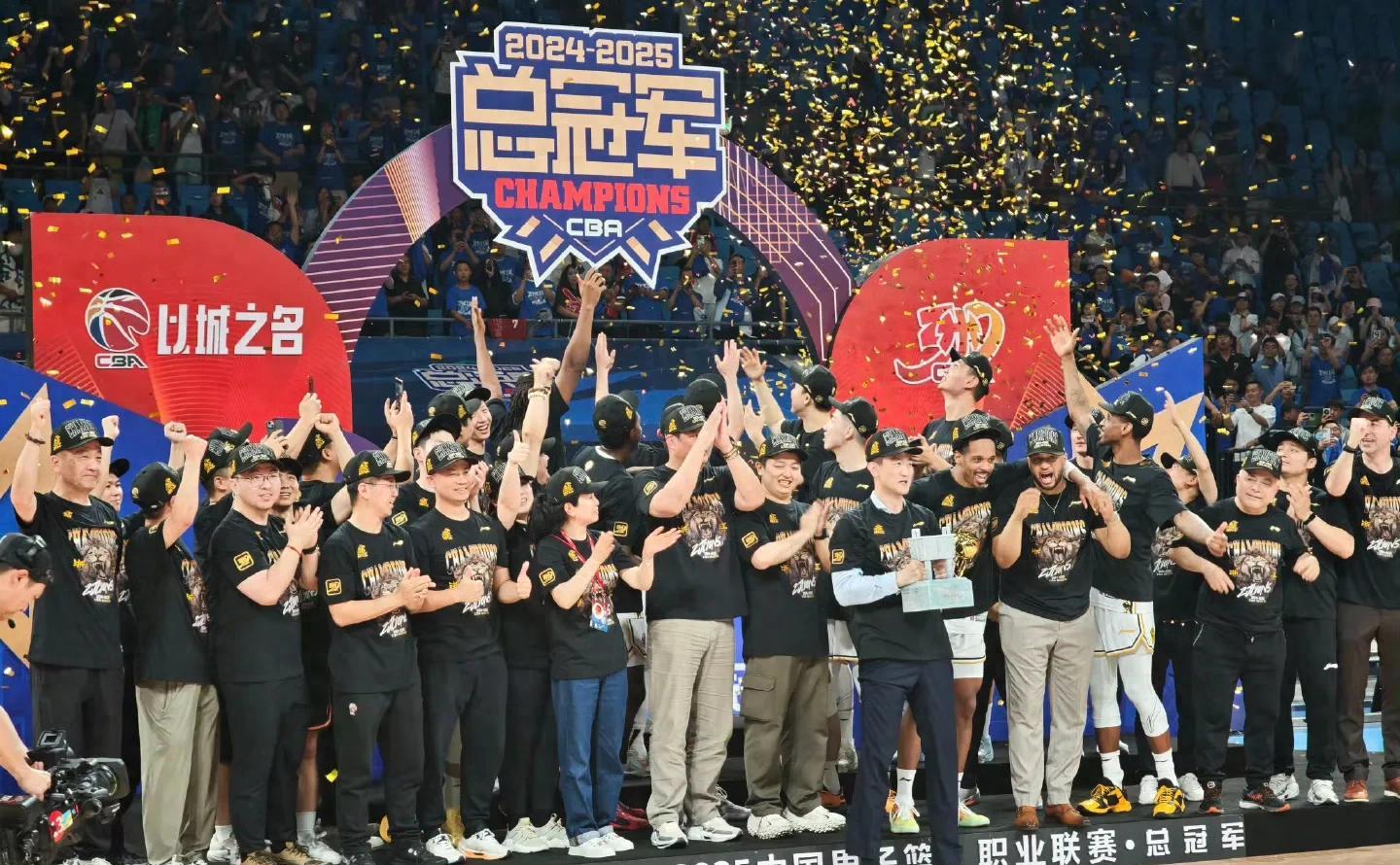 九游体育官方登录入口-多国队伍大秀绝技，角逐全场荣耀