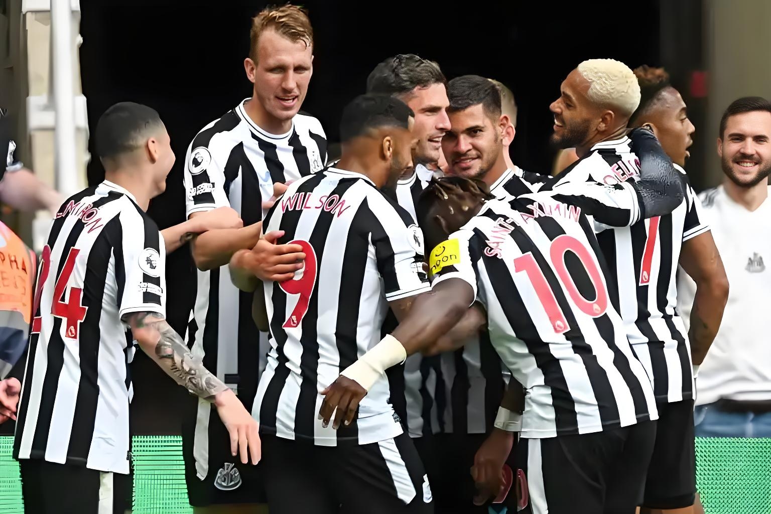 关于阿贾克斯对决莱比锡：力争晋级的信息