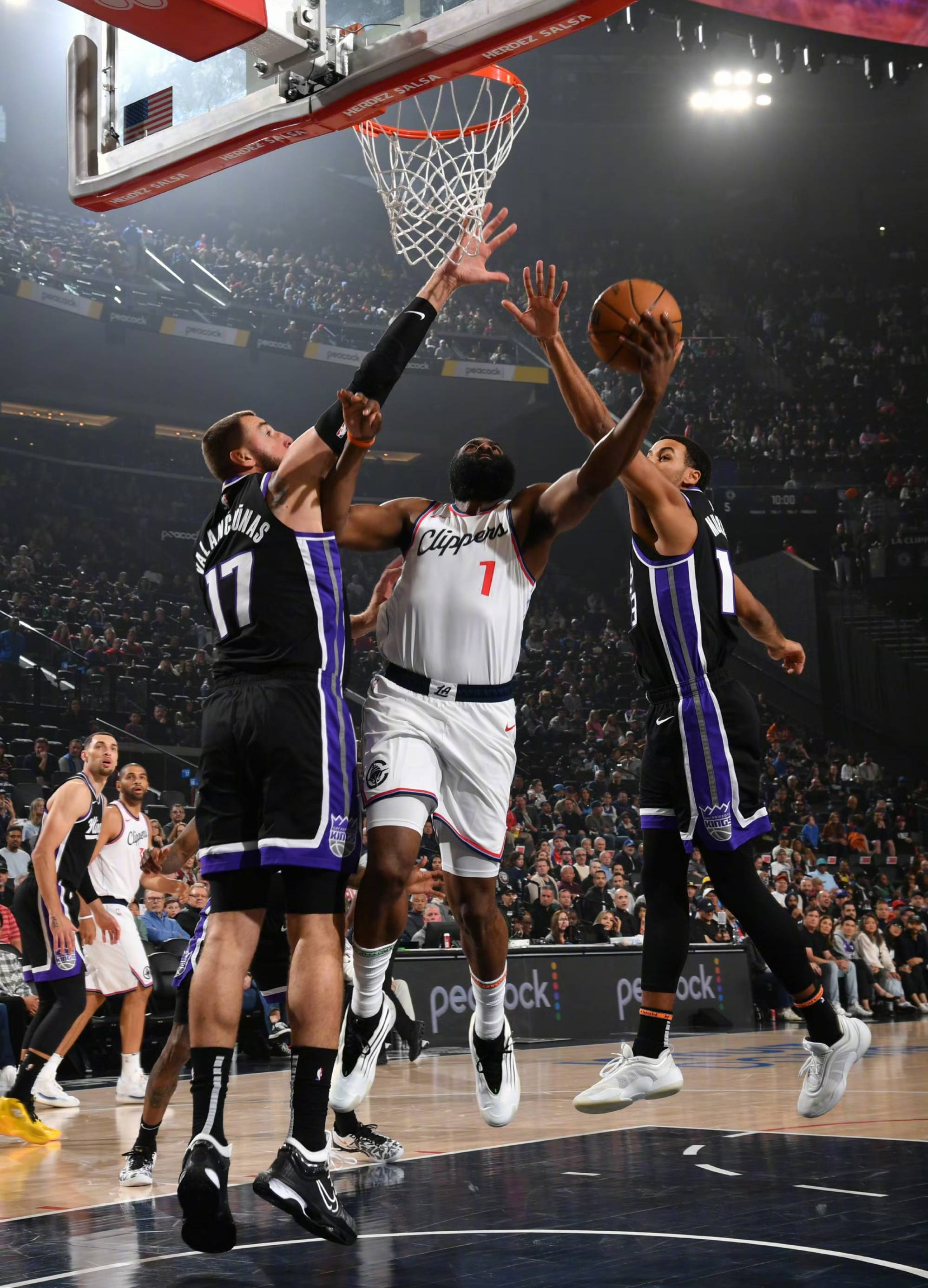 九游体育中国官网-关于封盖绝杀！球员铁血防守力保住胜利的信息