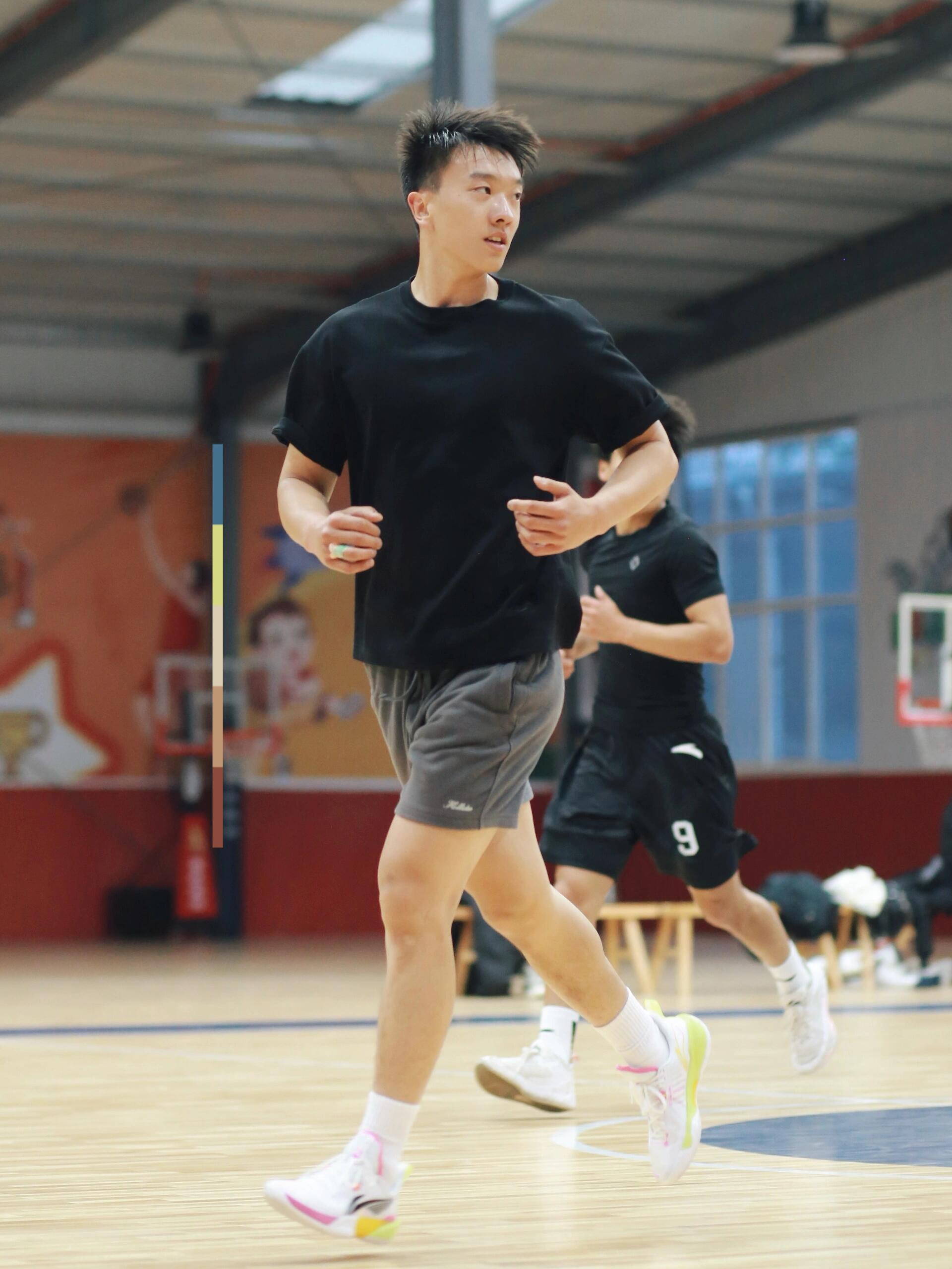 关于篮球爱好者携手战斗，共同展现篮球魅力的信息