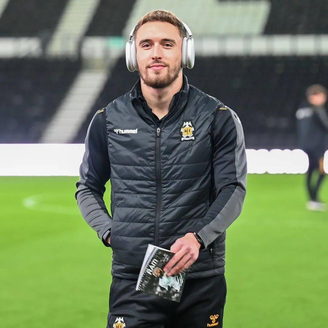 九游体育网页版入口-包含雷丁足球俱乐部备战决赛，全队备战紧张的词条