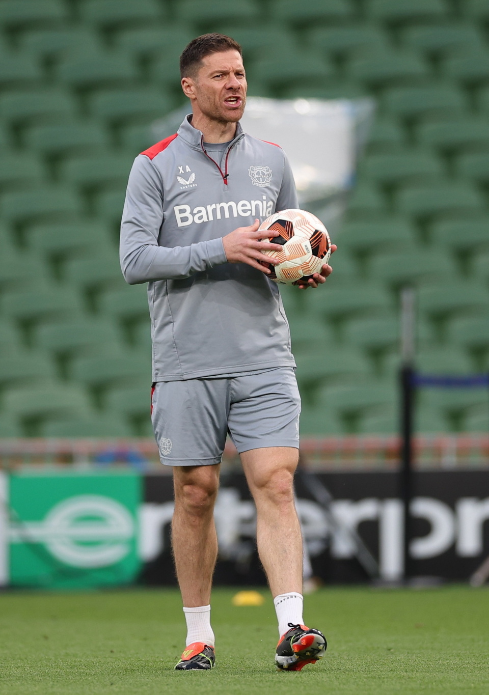 勒沃库森队主教练发布训练计划的简单介绍