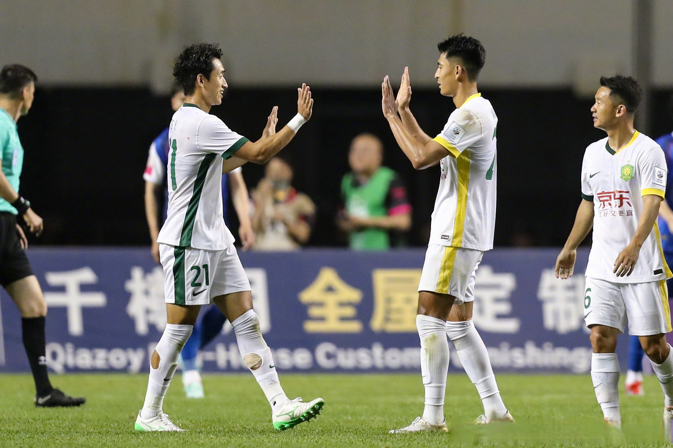 国安战胜强敌——北京国安在激烈比拼中获得胜利 国安战胜强敌——北京国安在激烈比拼中获得胜利