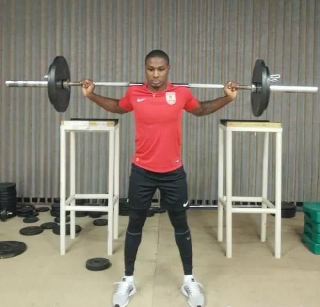 体能教练点评球员状态,提出要求 体能教练点评球员状态,提出要求