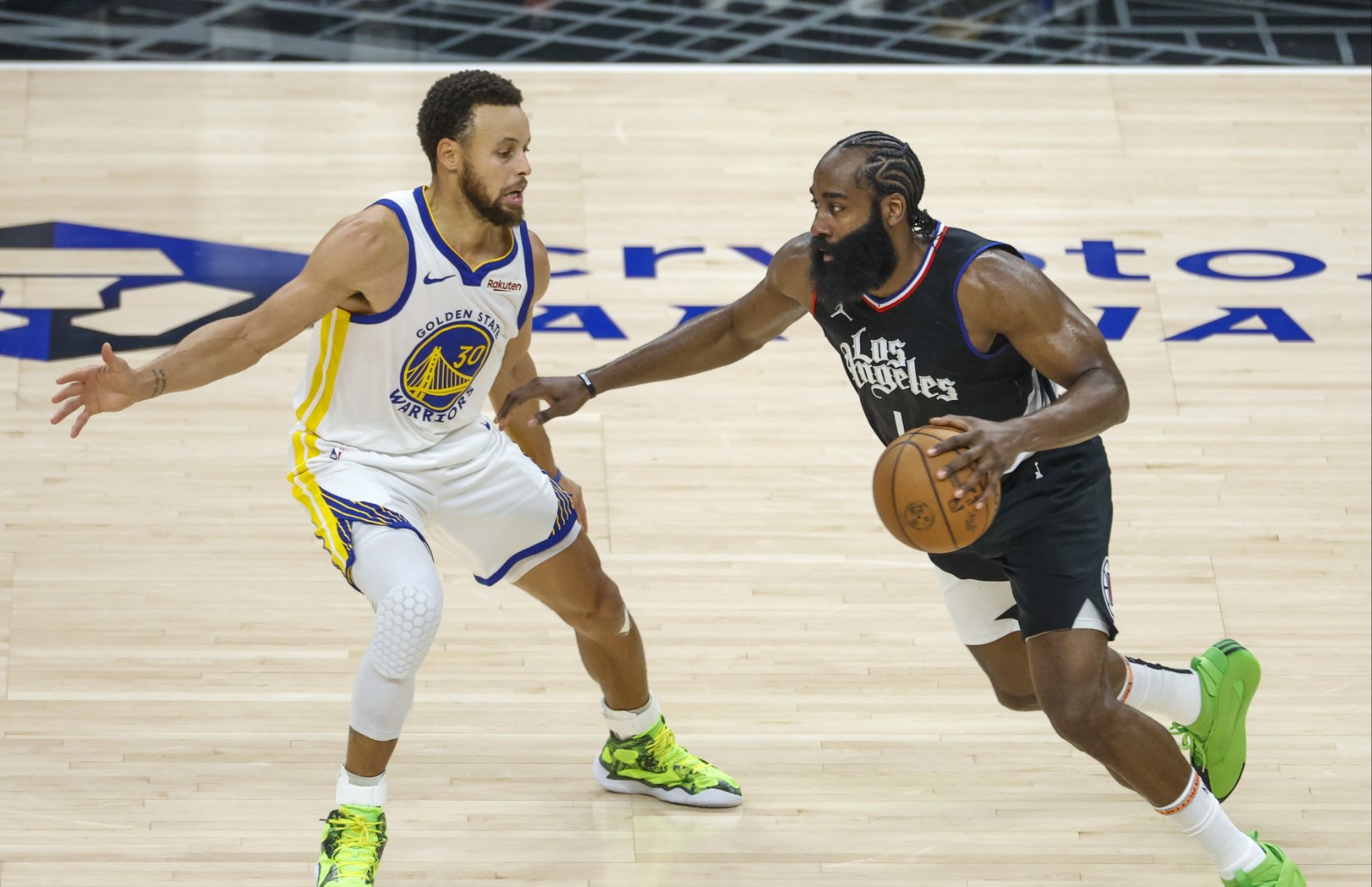 九游体育官方登录入口-快船连胜终结，被国王逆转取胜