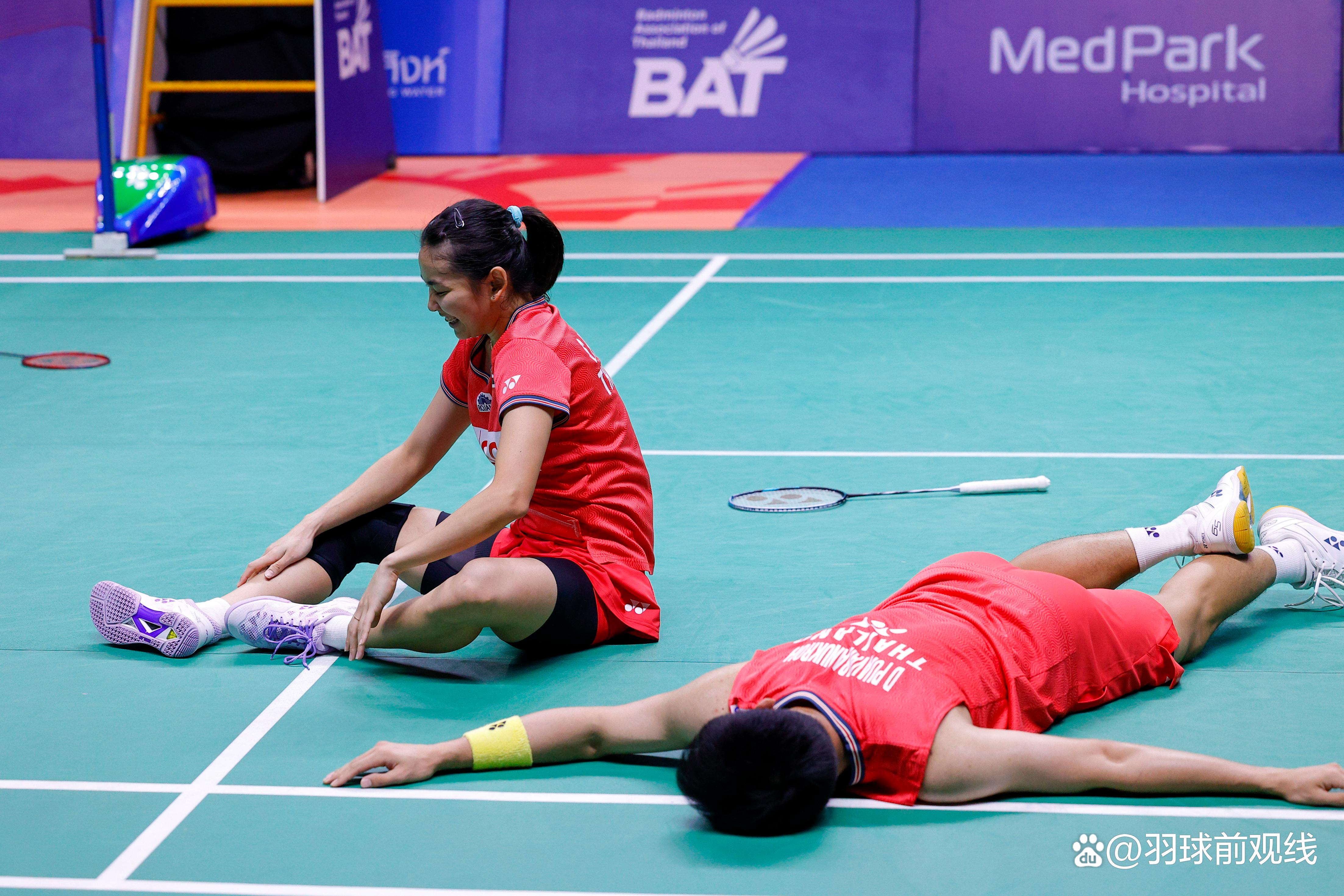 泰国运动员在乒乓球比赛中表现出色,夺得银牌 泰国运动员在乒乓球比赛中表现出色,夺得银牌