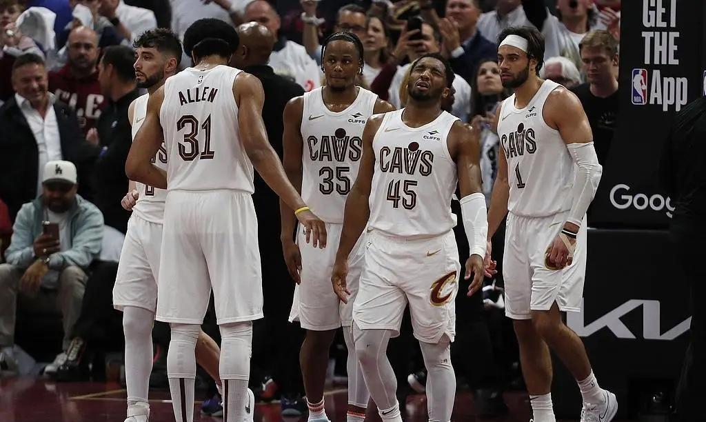 骑士主场遭逢溃败，球队陷入困境苦战再启的简单介绍