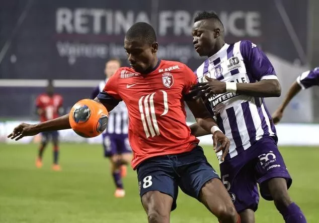 逆境中的甘冈，球队团结争取保级努力的简单介绍